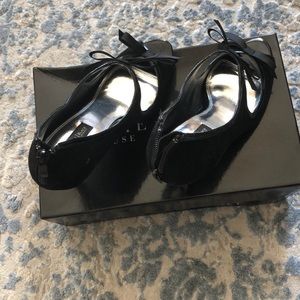 White House Black Market pumps